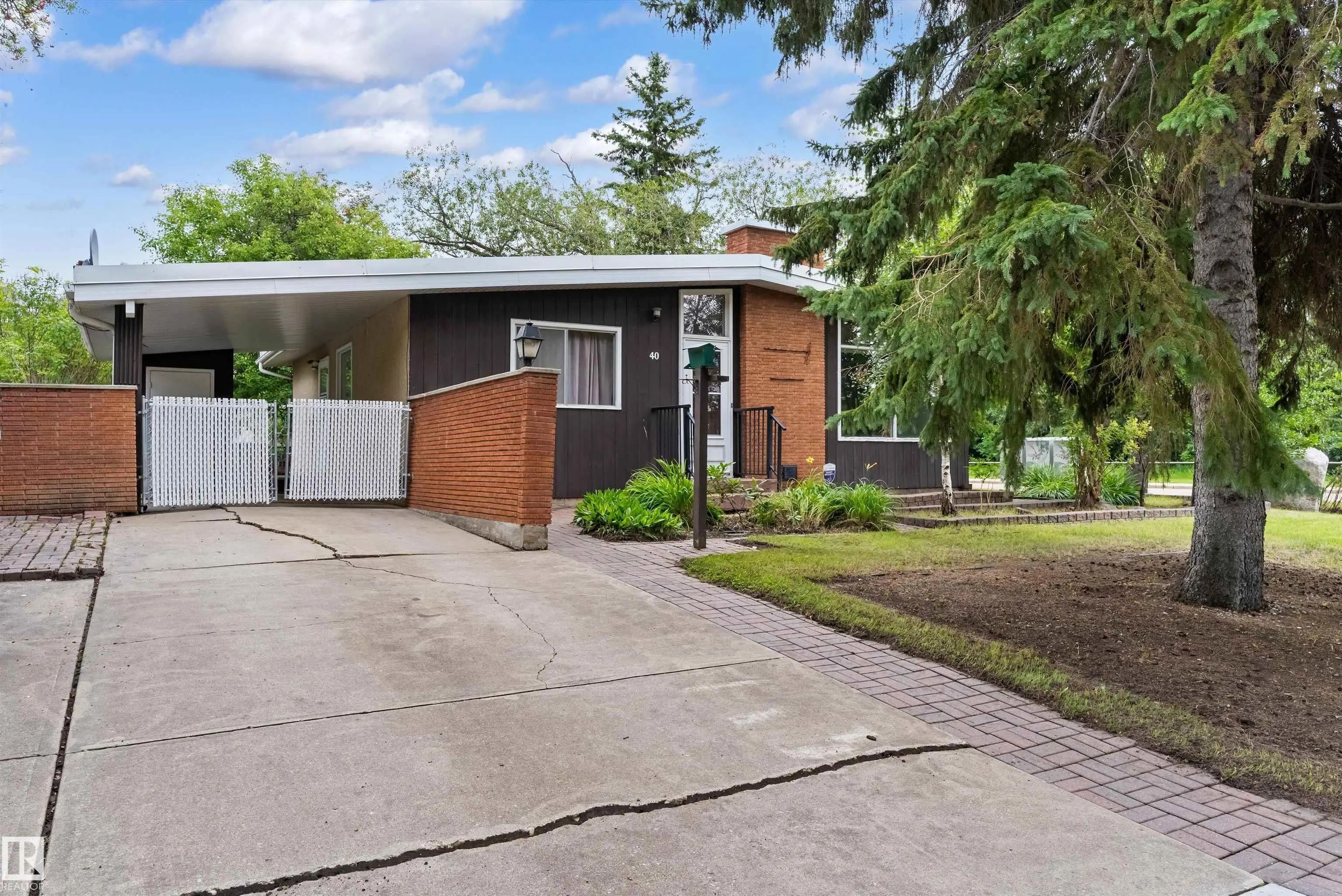 Sherwood Park Real Estate: Single Family Property for Sale in Brentwood (Sherwood Park)
