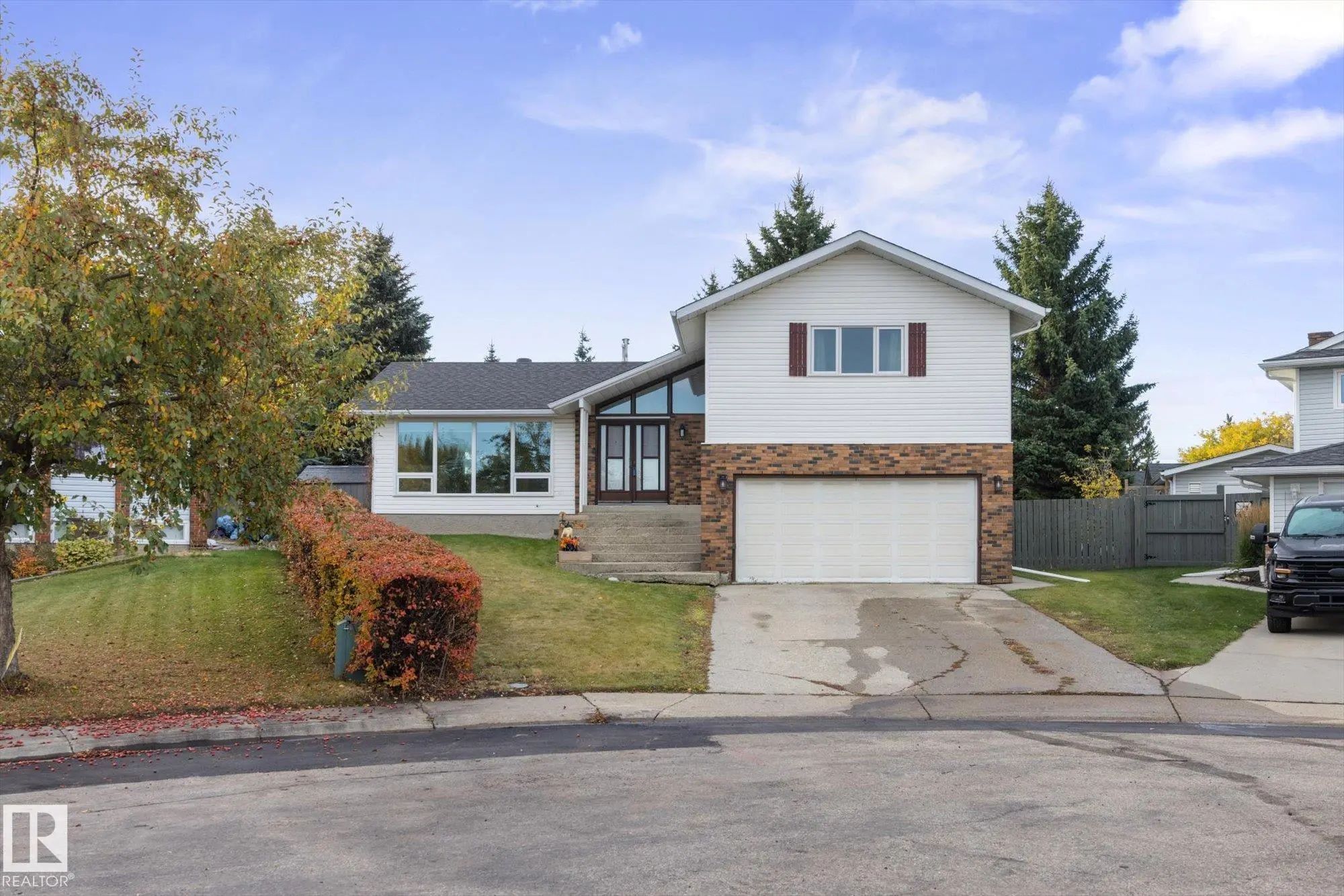 Sherwood Park Real Estate: Single Family Property for Sale in Glen Allan
