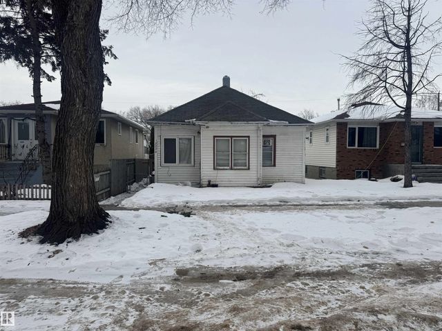 Single Family Home for Sale in Edmonton, AB