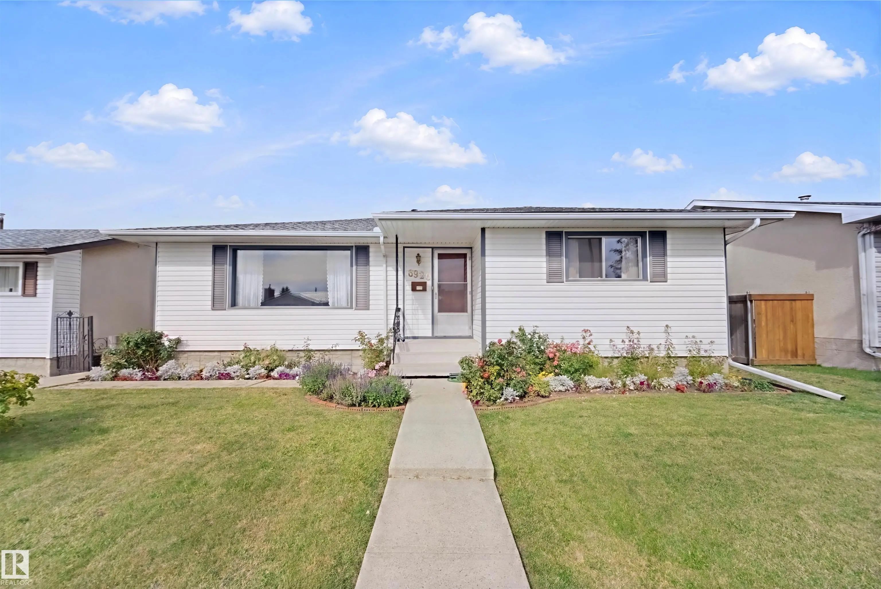 Photo for MLS®# E4508367 - home for sale at 6920 152a Avenue Northwest, Kilkenny, Edmonton AB