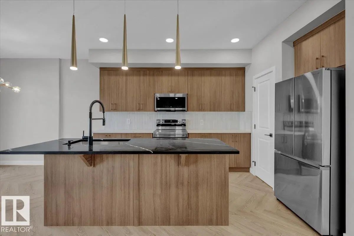 8312 Kiriak Loop, Edmonton