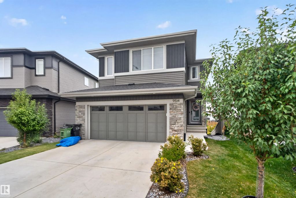 9514 Pear Close, Edmonton