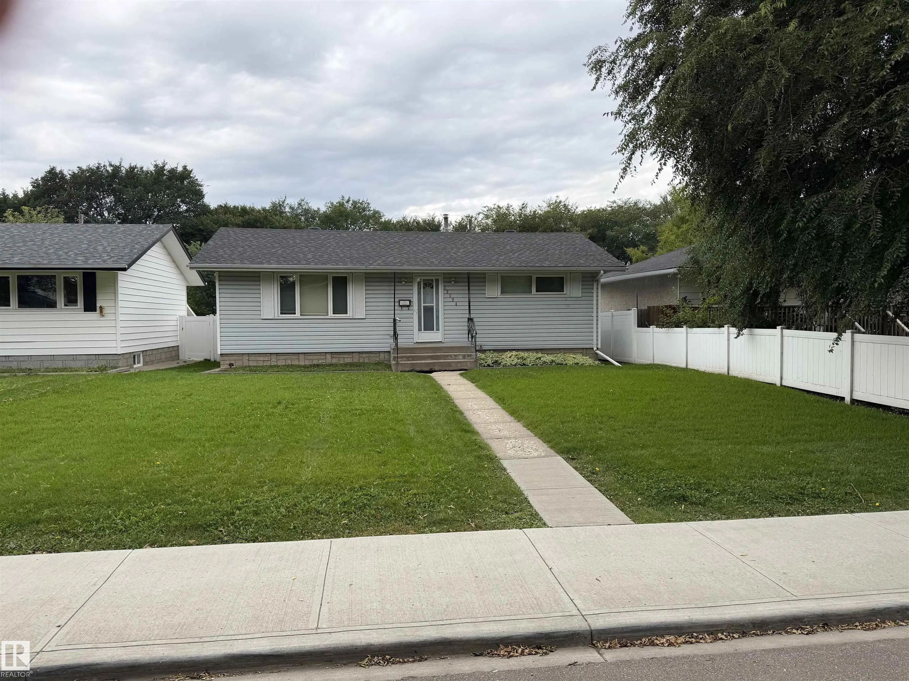 Single Family Home for Sale in Edmonton, AB