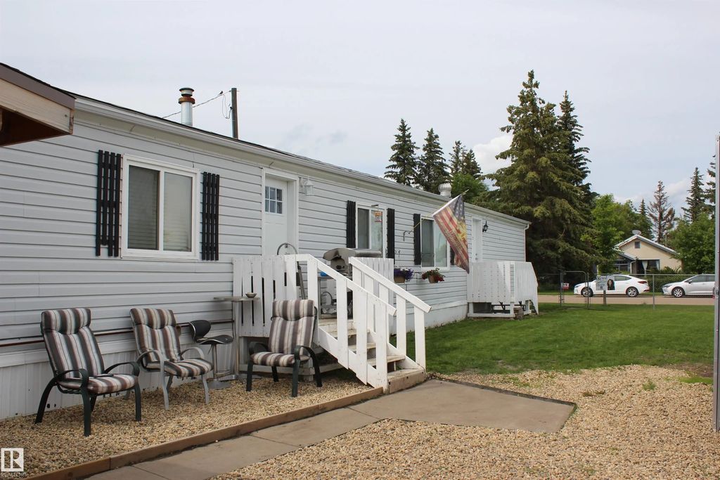 4839 49 Avenue, Chipman