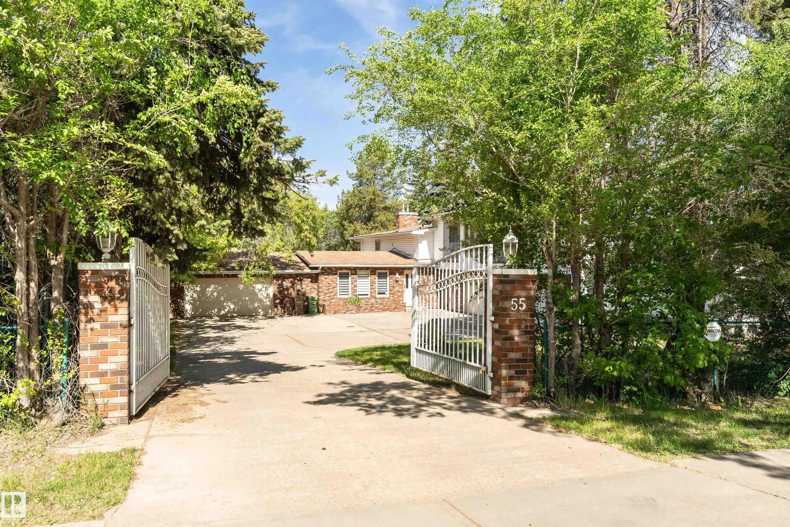 Real Estate Listing in Braeside, St. Albert