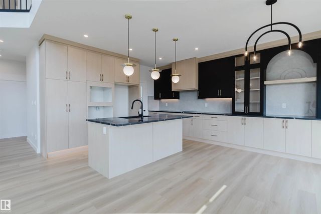 3327 Chernowski Way Sw, Edmonton