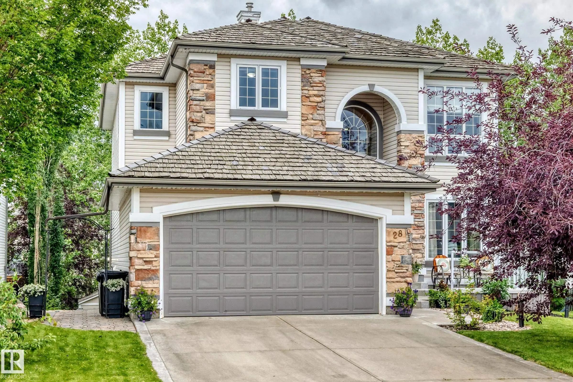 Sherwood Park Home for Sale: Single Family Listing in Nottingham