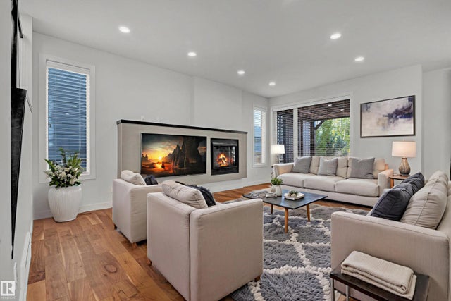 7142 May Cr Nw, Edmonton