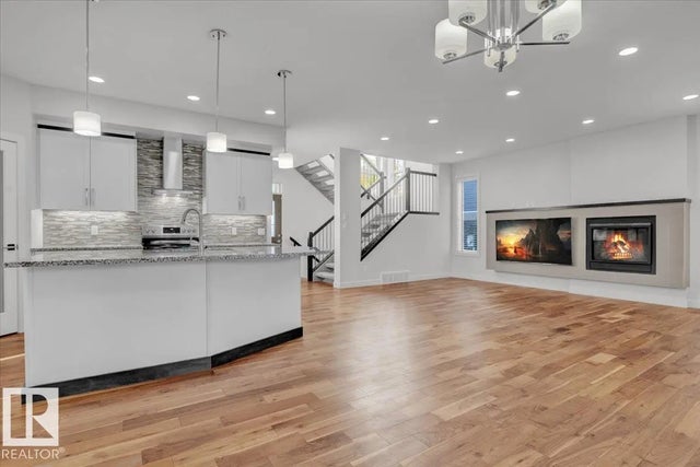 7142 May Cr Nw, Edmonton