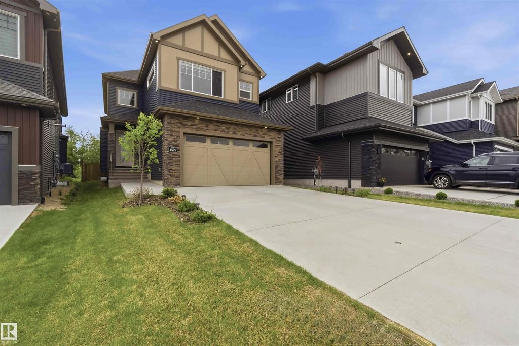 1527 Esaiw Place, Edmonton