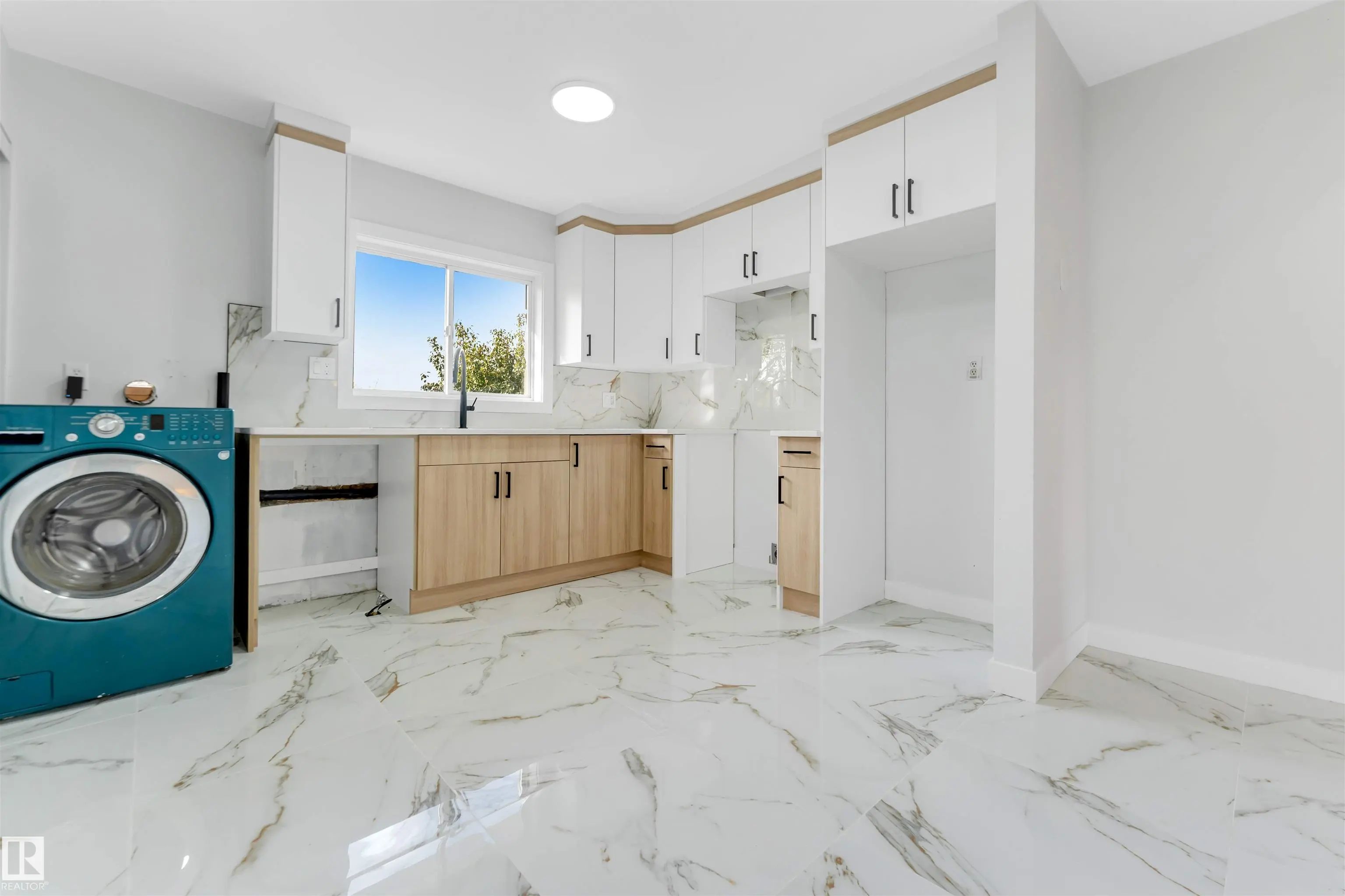 Photo for MLS®# E4512223 - home for sale at 3432 60 Street Northwest, Hillview, Edmonton AB