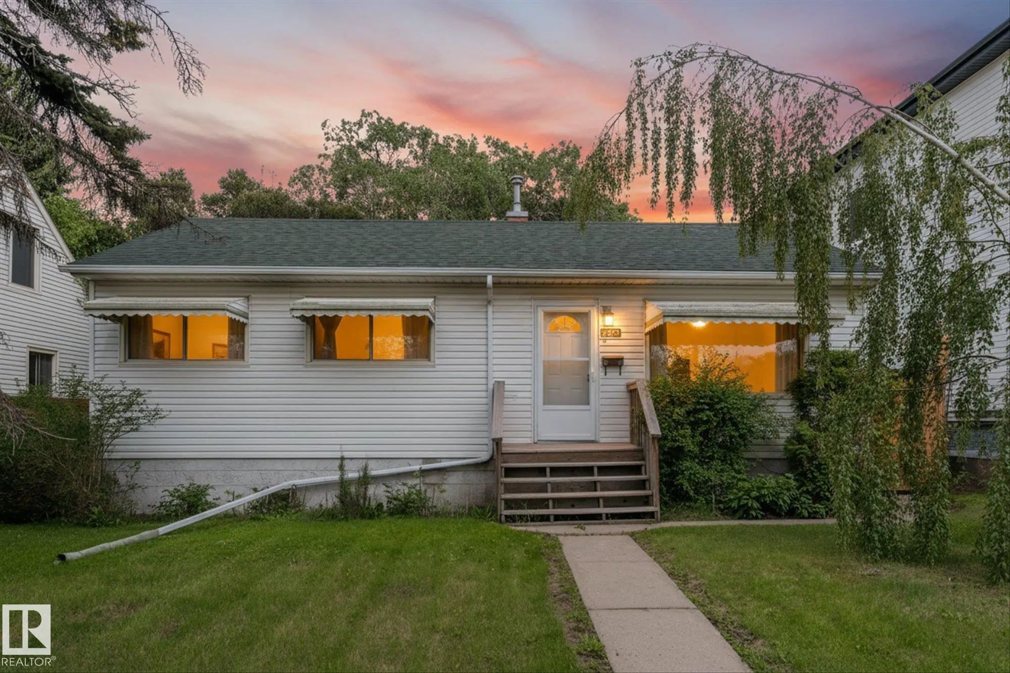 Edmonton Real Estate: Single Family Property for Sale in Strathearn