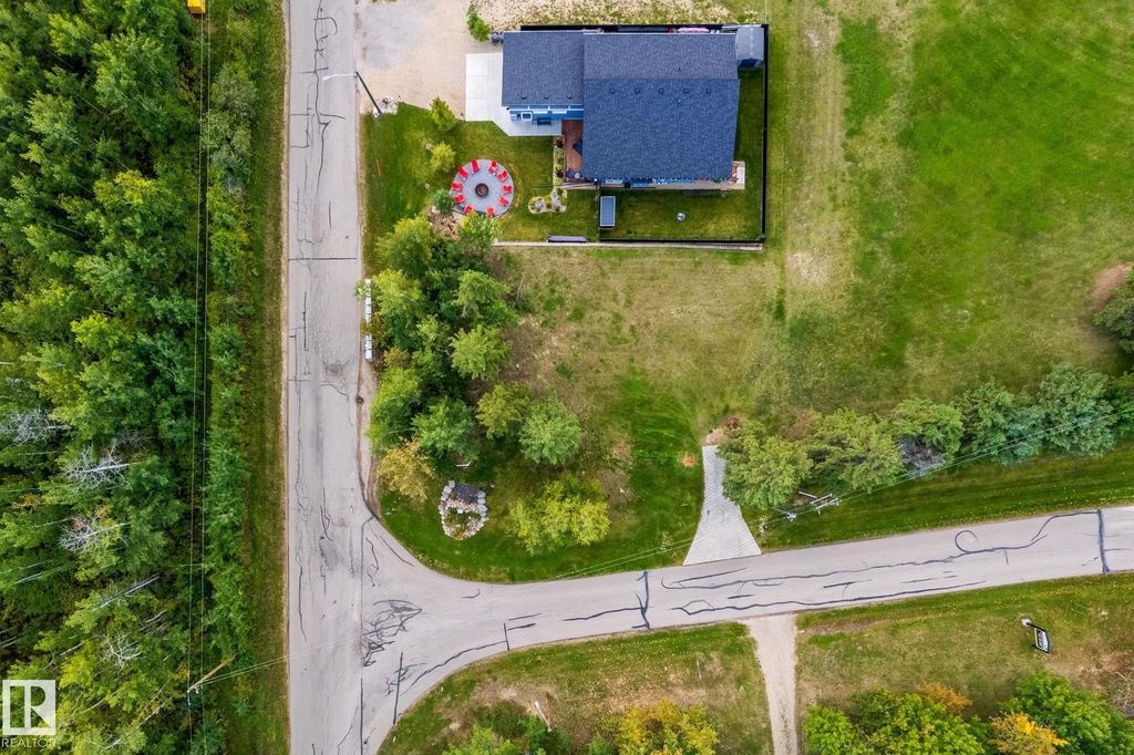 101 1 St, Rural Lac Ste. Anne County