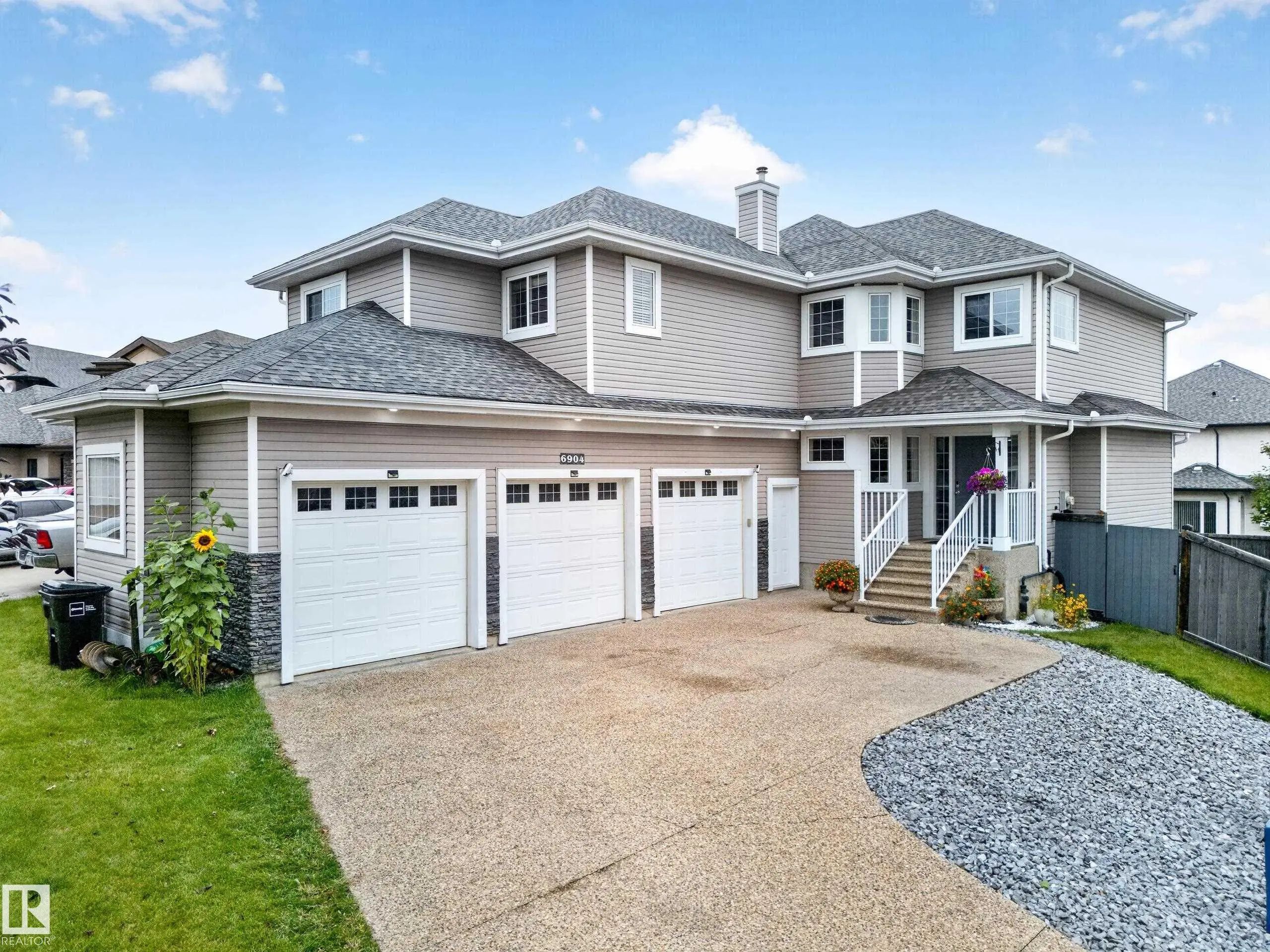 Edmonton Real Estate: Single Family Property for Sale in Summerside