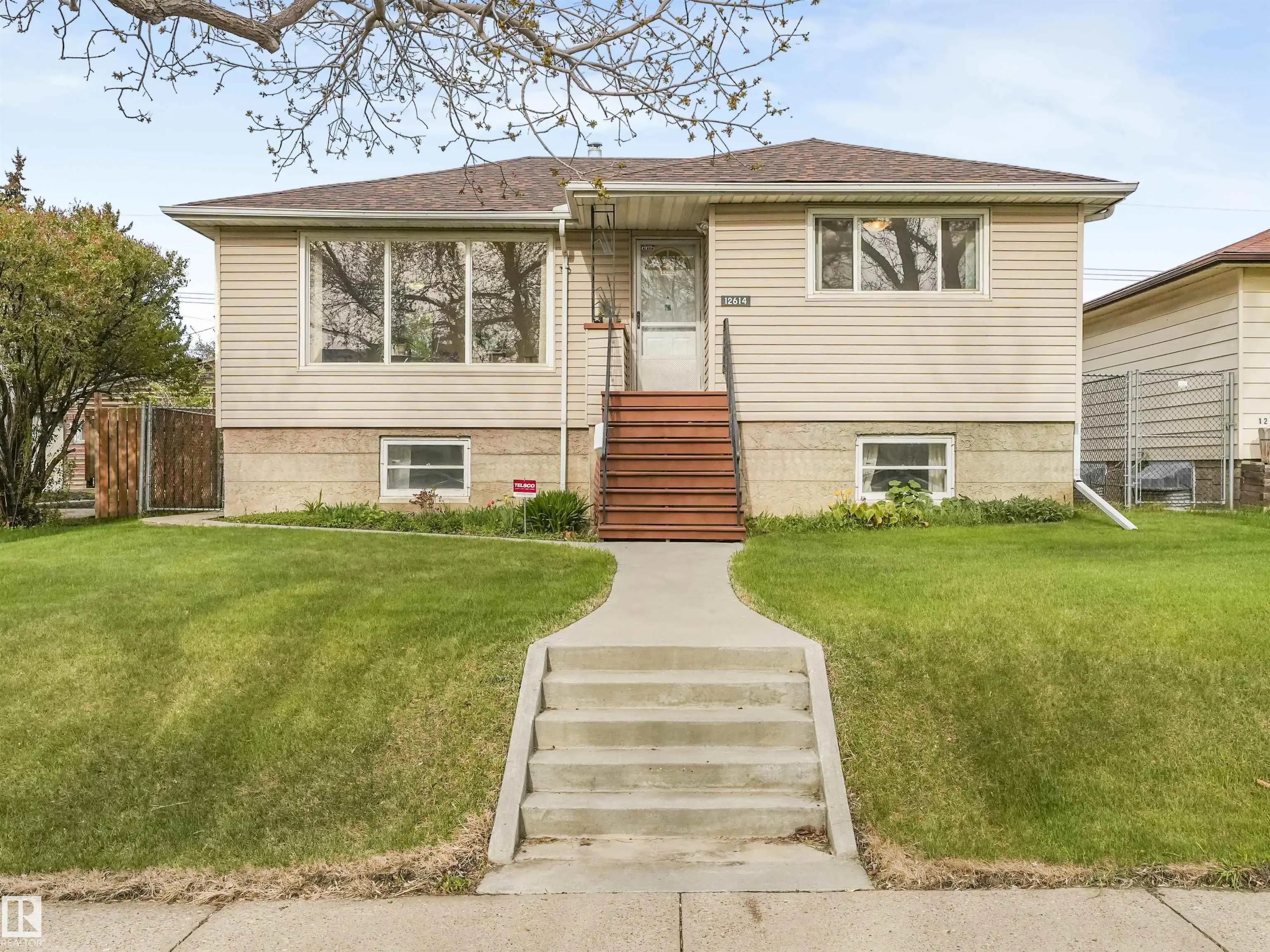 Photo for MLS®# E4507157 - home for sale at 12614 69 Street Northwest, Balwin, Edmonton AB
