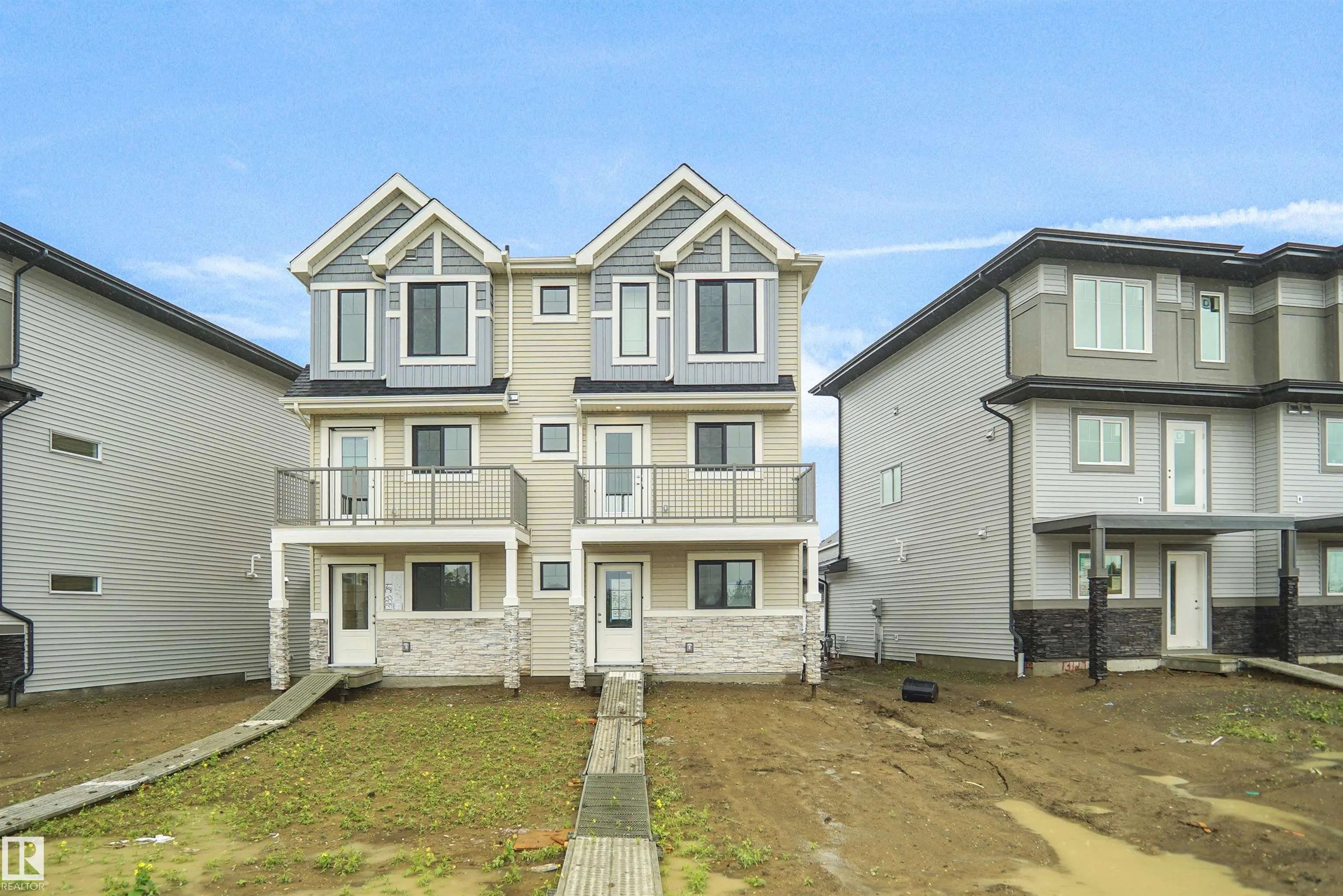 Photo for MLS®# E4506620 - home for sale at 13131 214 Street Northwest, Trumpeter Area, Edmonton AB