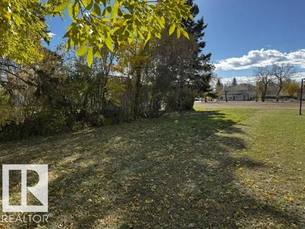 4711 51 Avenue, Wetaskiwin