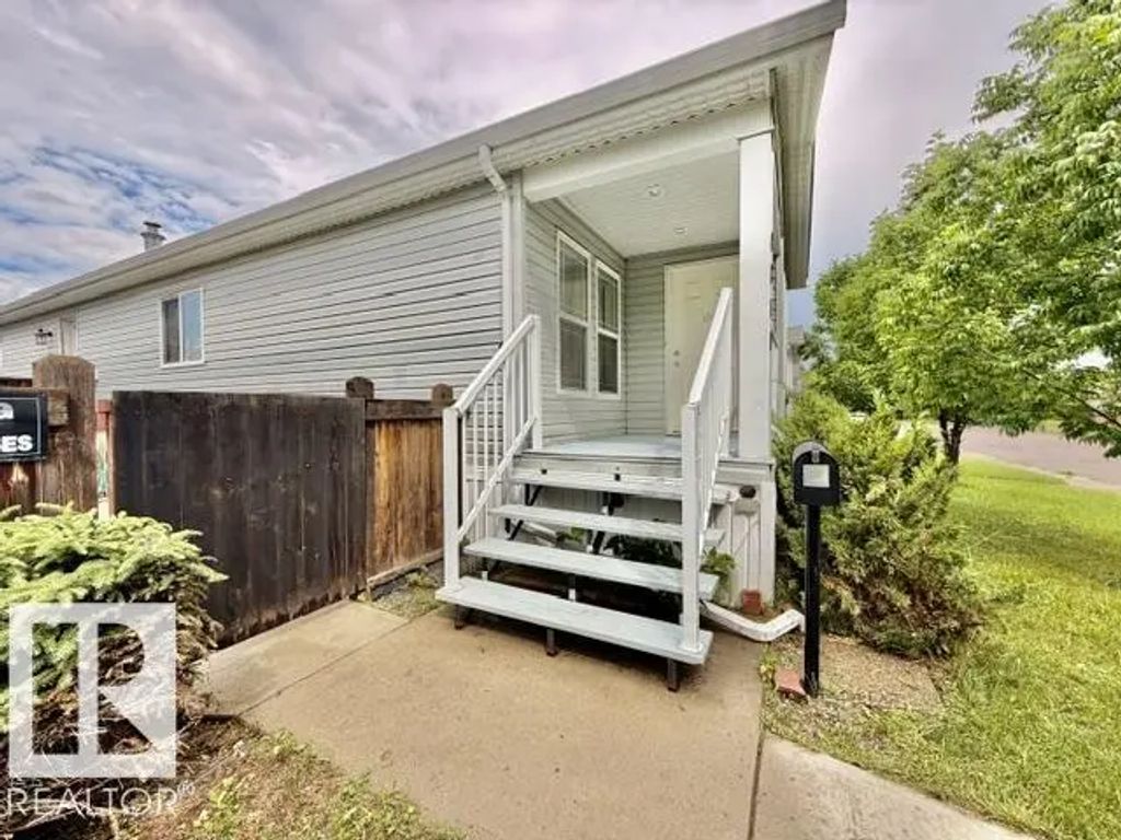 4810 48 Avenue, Wetaskiwin