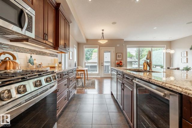 Edmonton Real Estate: Single Family Property for Sale in Highlands (Edmonton)