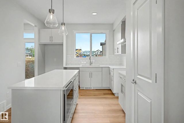 21120 25 Ave Nw, Edmonton
