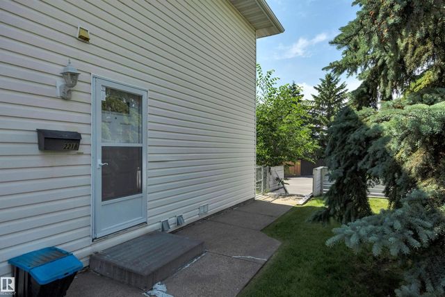 2218 38 Street Nw, Edmonton