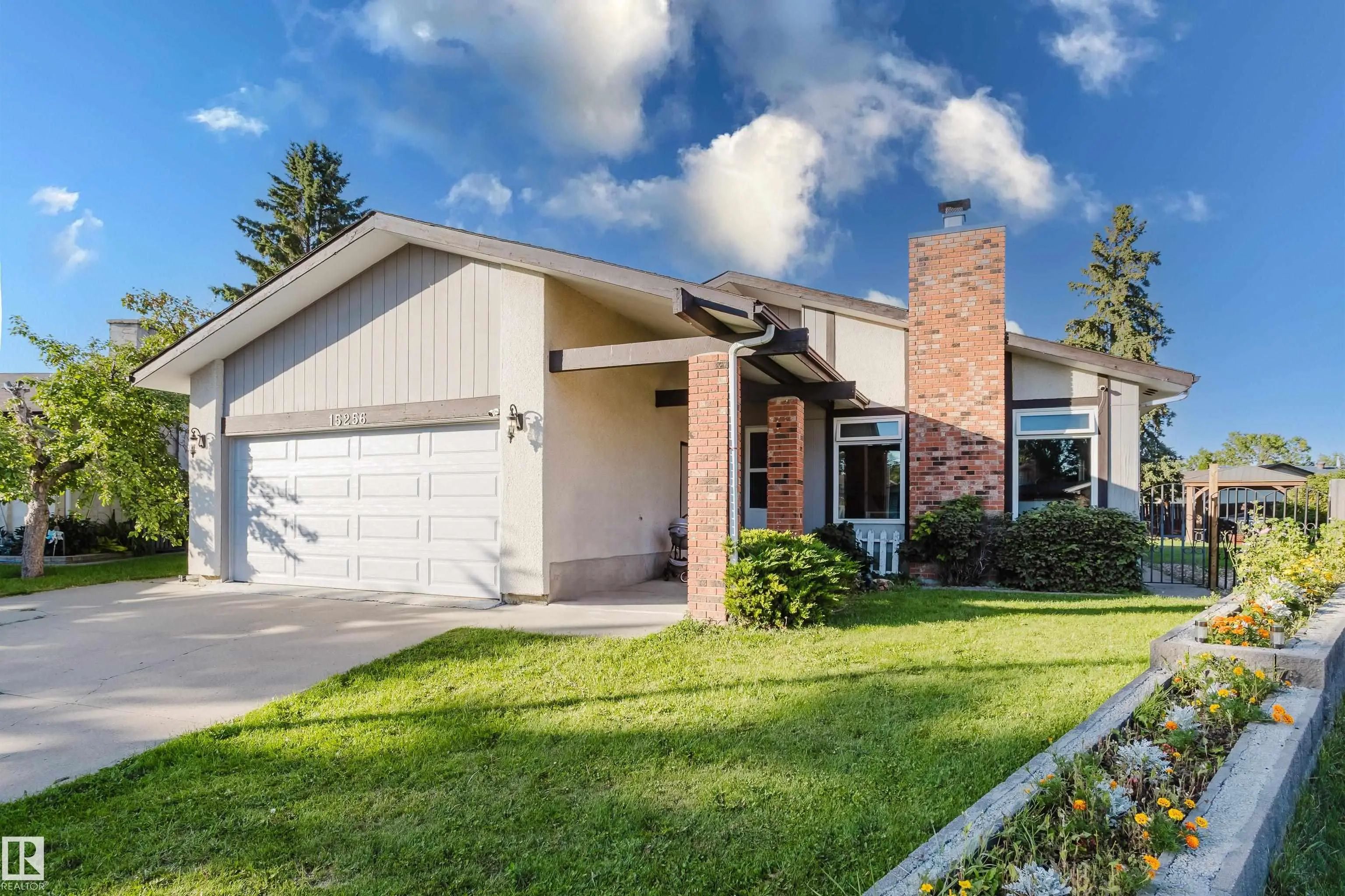 Edmonton Real Estate: Single Family Property for Sale in Caernarvon