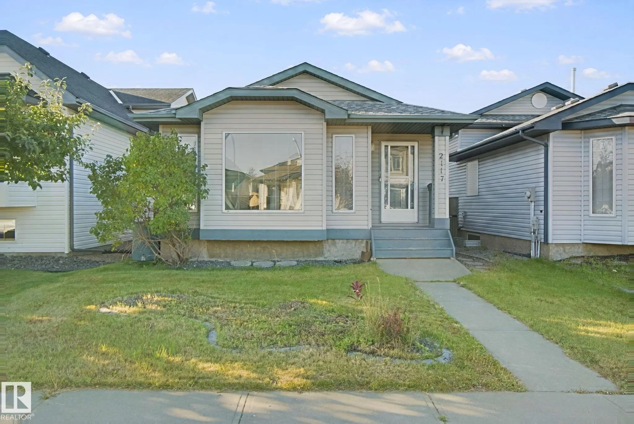 Photo for MLS®# E4508821 - home for sale at 2117 36 Avenue Northwest, Wild Rose, Edmonton AB