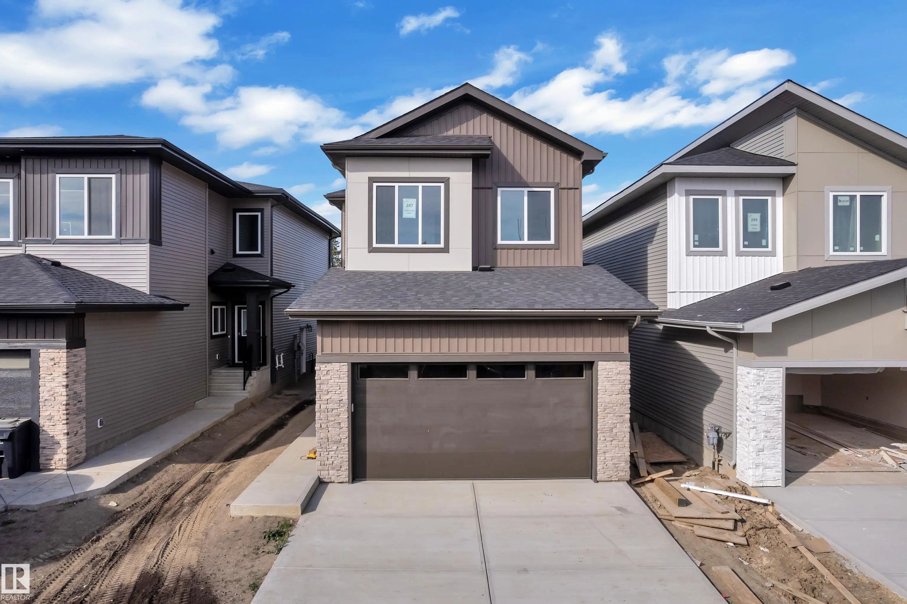 Photo for MLS®# E4511837 - home for sale at 247 Linden Loop, Woodbend, Leduc AB
