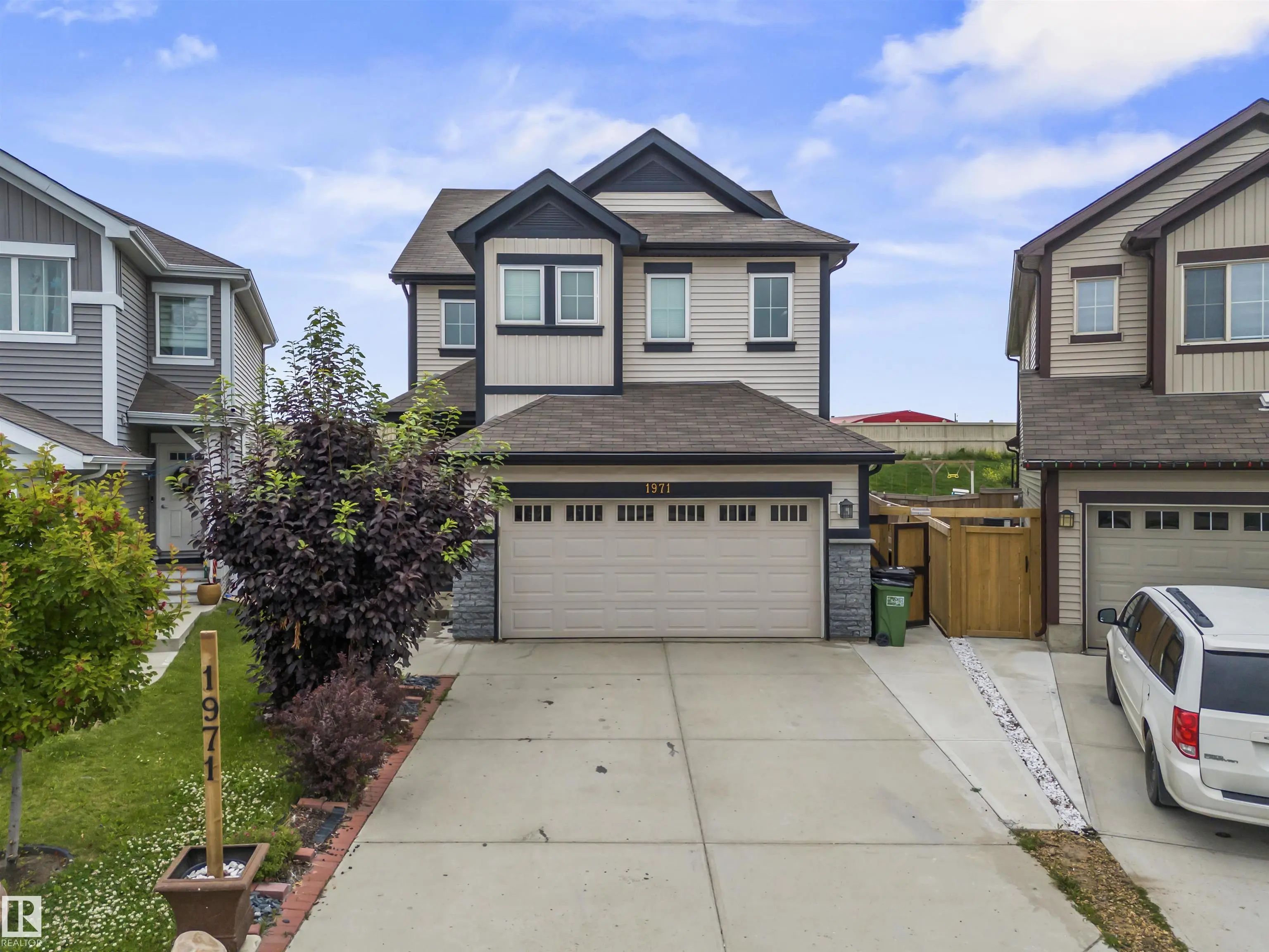Photo for MLS®# E4498347 - home for sale at 1971 51 Street Southwest, Walker, Edmonton AB