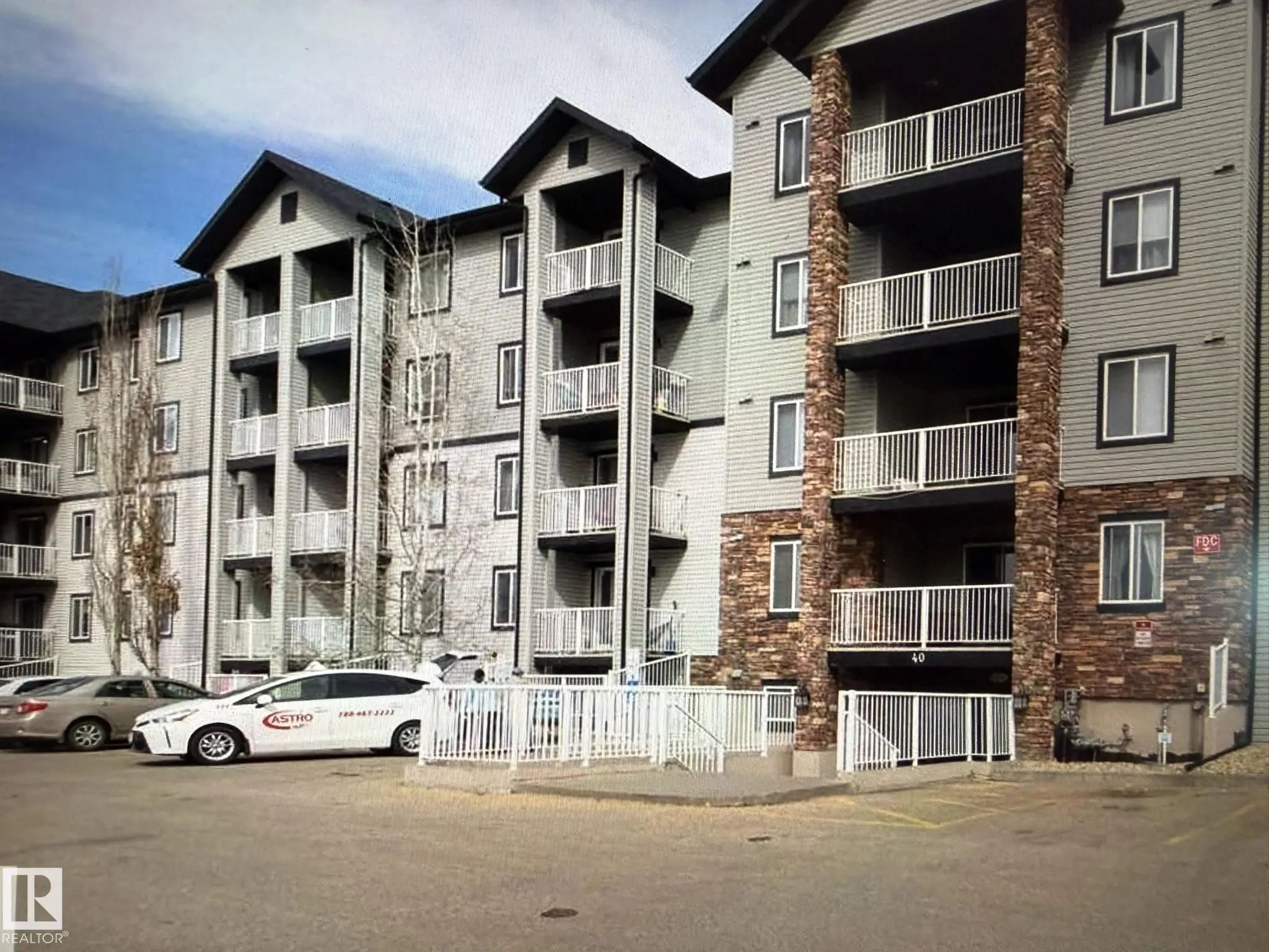 Home for Sale Located at 106 40 Summerwood Boulevard, Sherwood Park, AB