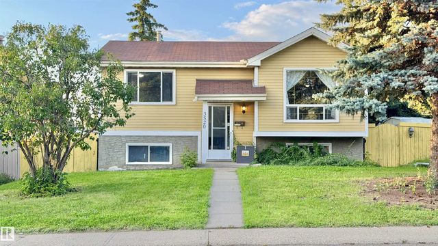 3520 17b Avenue Nw, Edmonton