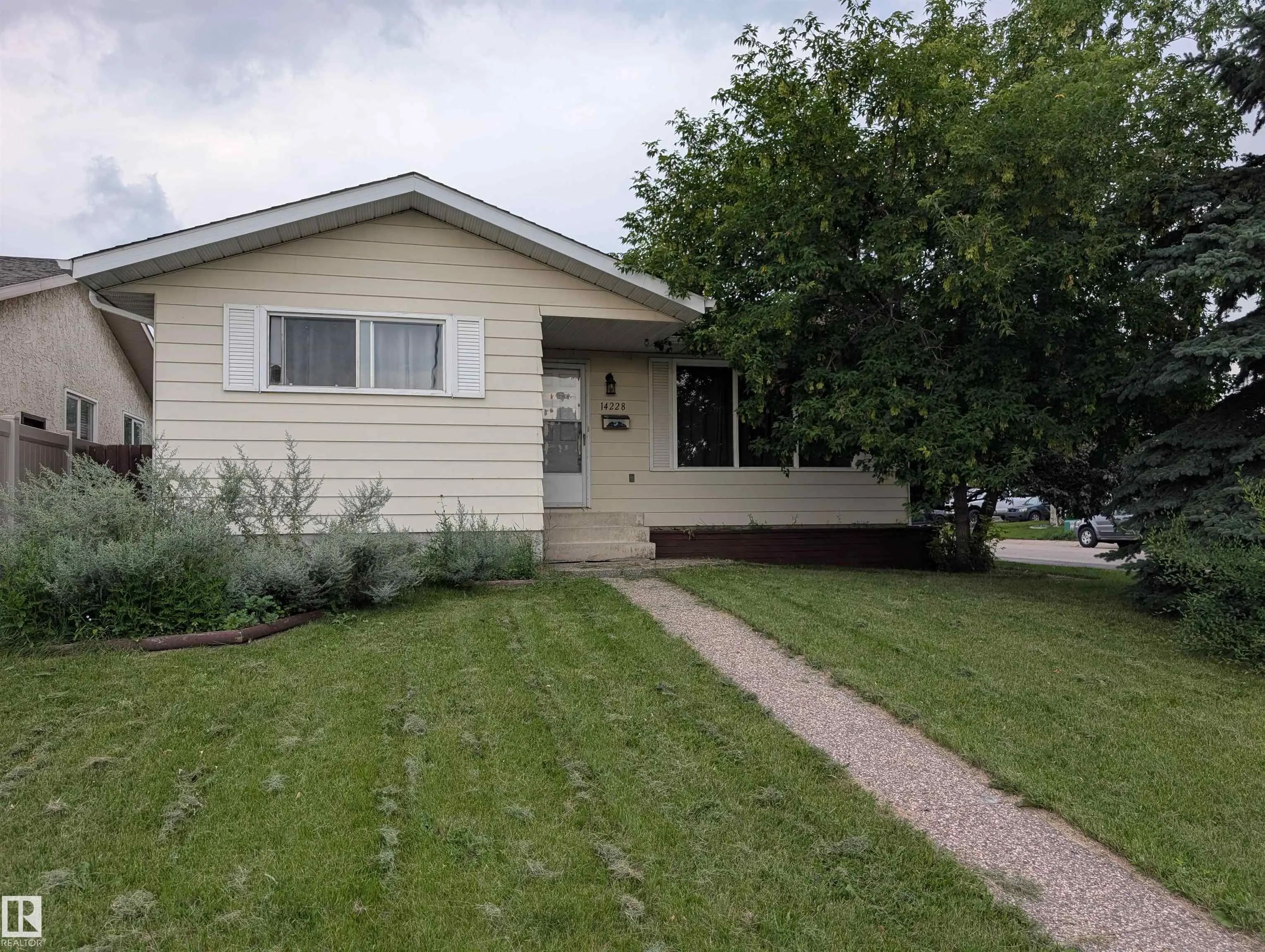 Single Family Property for Sale at 14228 22 Street Northwest, Edmonton: MLS®# E4501147