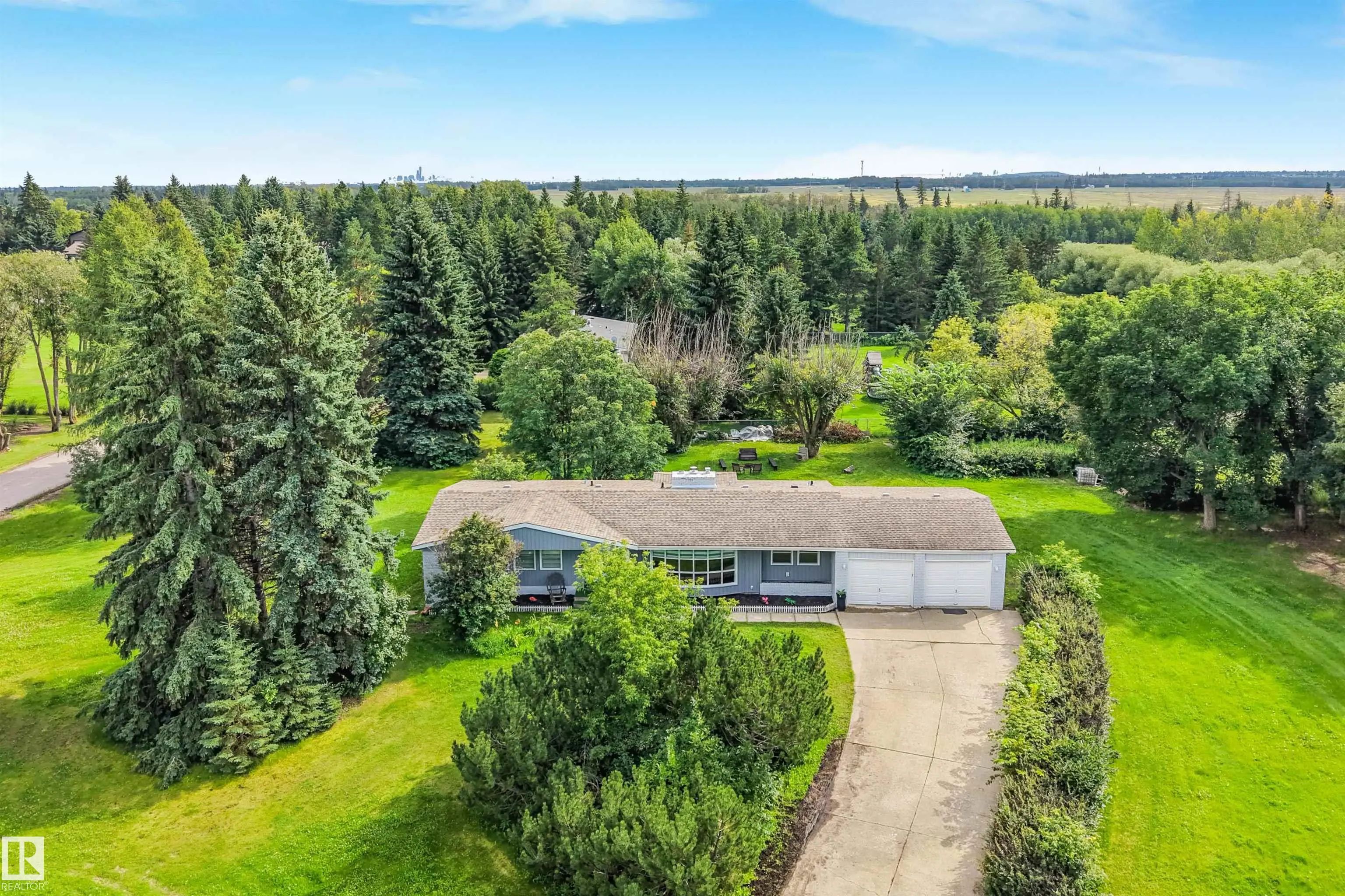 Rural Sturgeon County Home for Sale: Rural Listing in Upper Viscount Estate