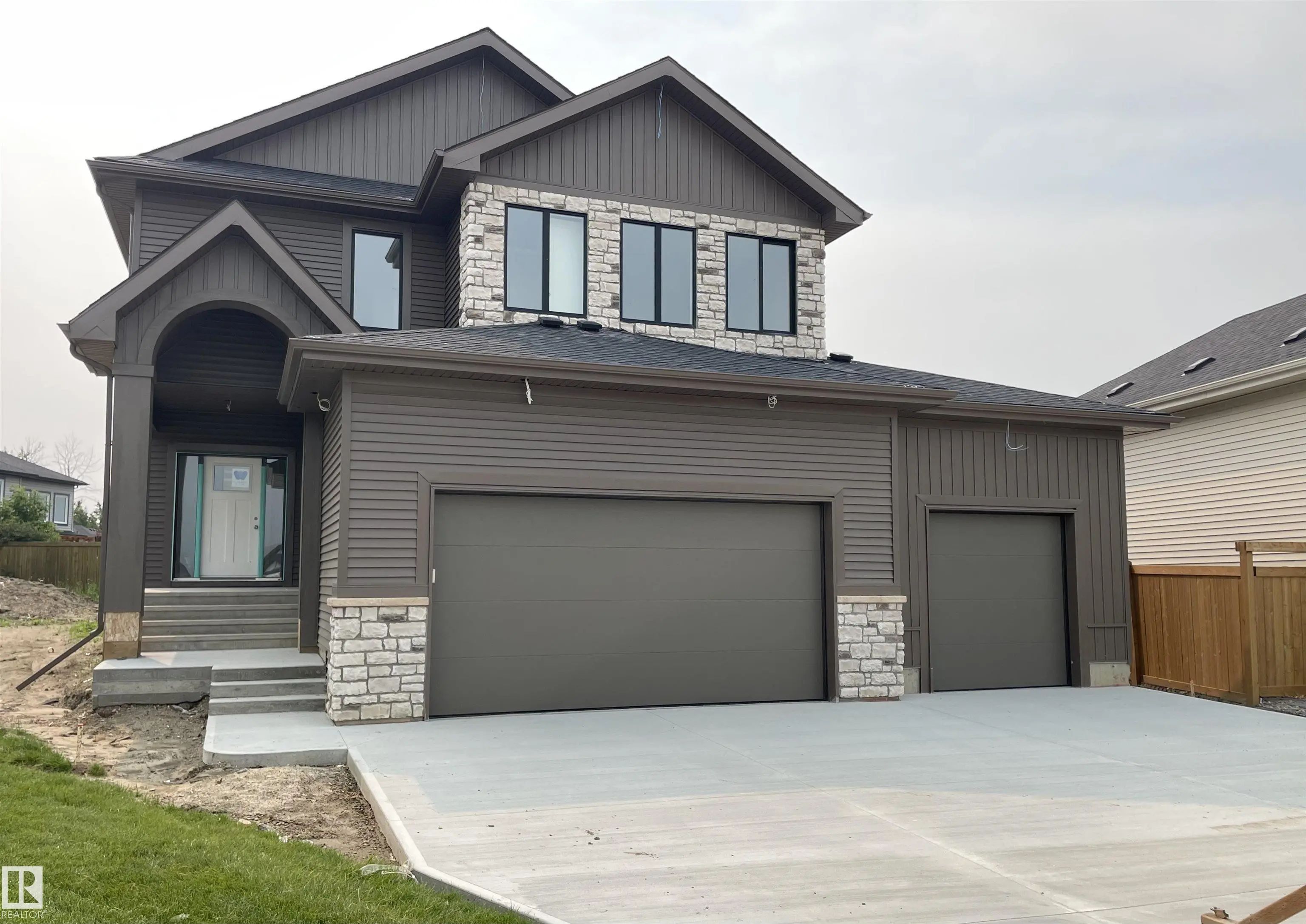 Photo for MLS®# E4500877 - home for sale at 15 Darby Crescent, Deer Park_SPGR, Spruce Grove AB