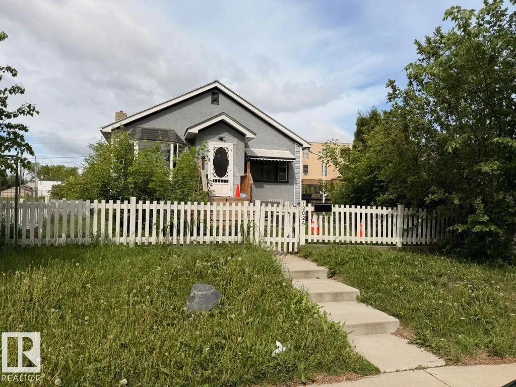 12026 77 Street Nw, Edmonton