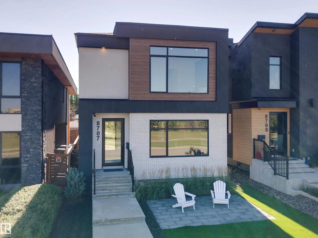 8707 Strathearn Crescent Nw, Edmonton