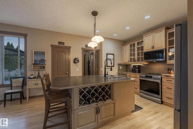 1205 Colonel Stone Avenue, Edmonton Property Listing: MLS® #E4510656