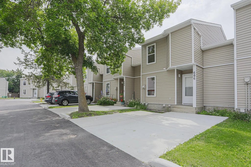 606 Saddleback Road, Edmonton