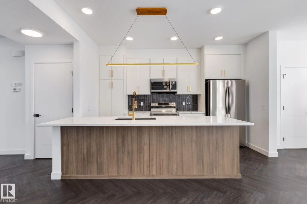 2203 Crossbill Link, Edmonton