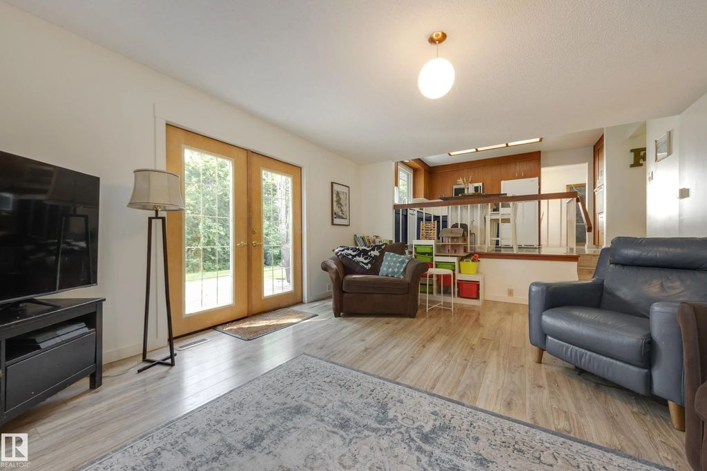 77 Beacon Crescent, St. Albert