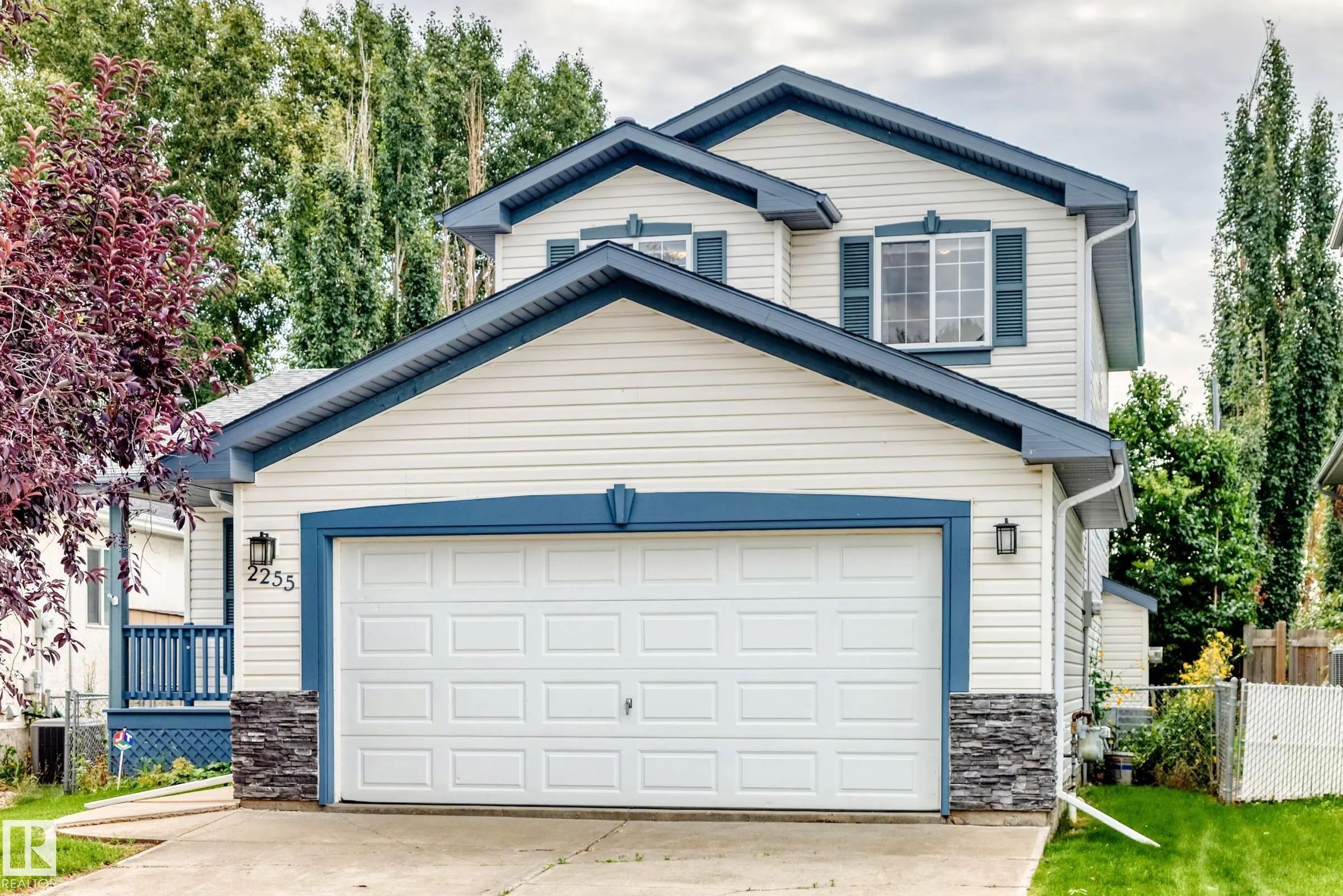 Photo for MLS®# E4506398 - home for sale at 2255 Brennan Court Northwest, Breckenridge Greens, Edmonton AB
