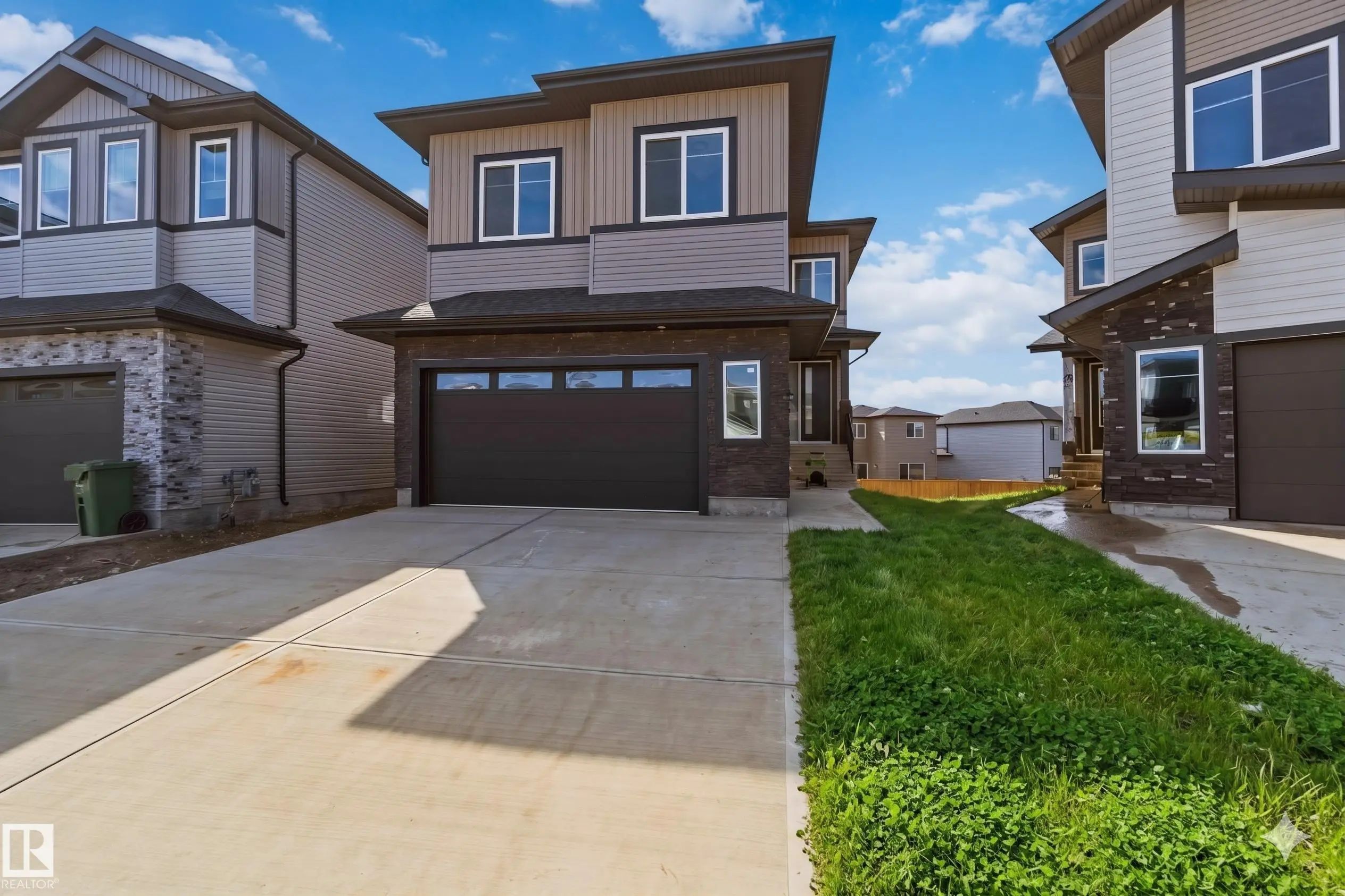Photo for MLS®# E4494740 - home for sale at 415 Pine Point(e), Woodbend, Leduc AB