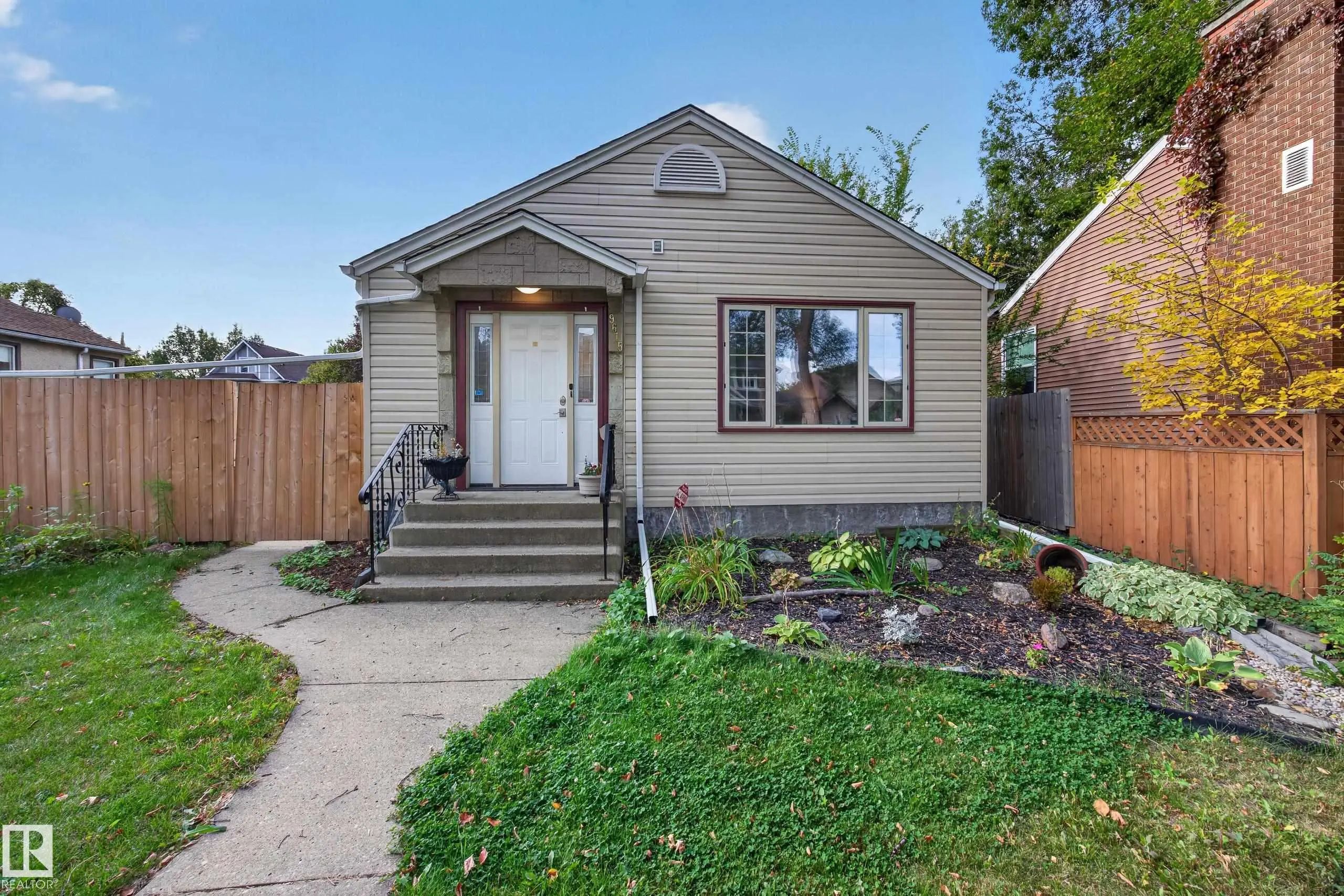 Photo for MLS®# E4510050 - home for sale at 9615 75 Avenue Northwest, Ritchie, Edmonton AB