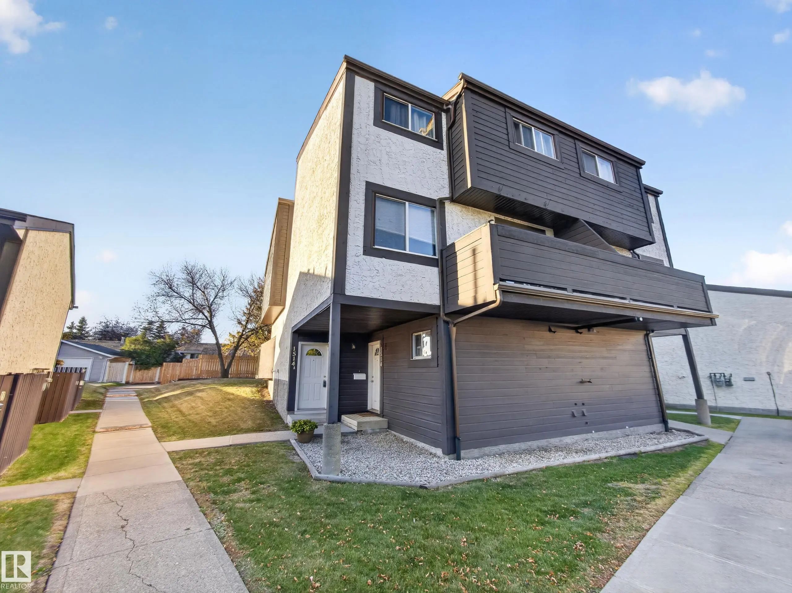 Menisa Real Estate Listing, Edmonton, AB T6K 3R3