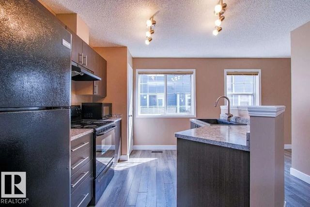 15 8304 11 Avenue Sw, Edmonton