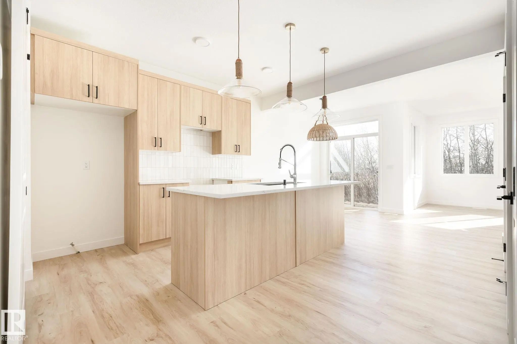 8253 Kiriak Loop, Edmonton