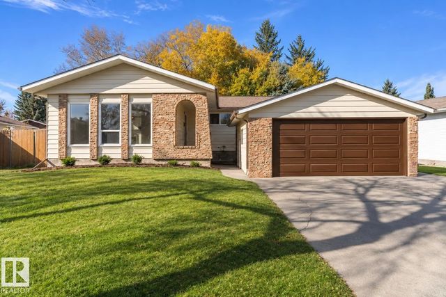 St. Albert Home for Sale: Single Family Listing in Lacombe Park