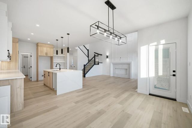 Single Family Property for Sale at 74 Hemingway Crescent, Spruce Grove: MLS®# E4511832
