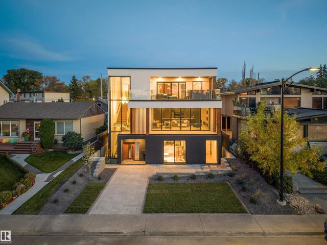 8915 Strathearn Drive Nw, Edmonton