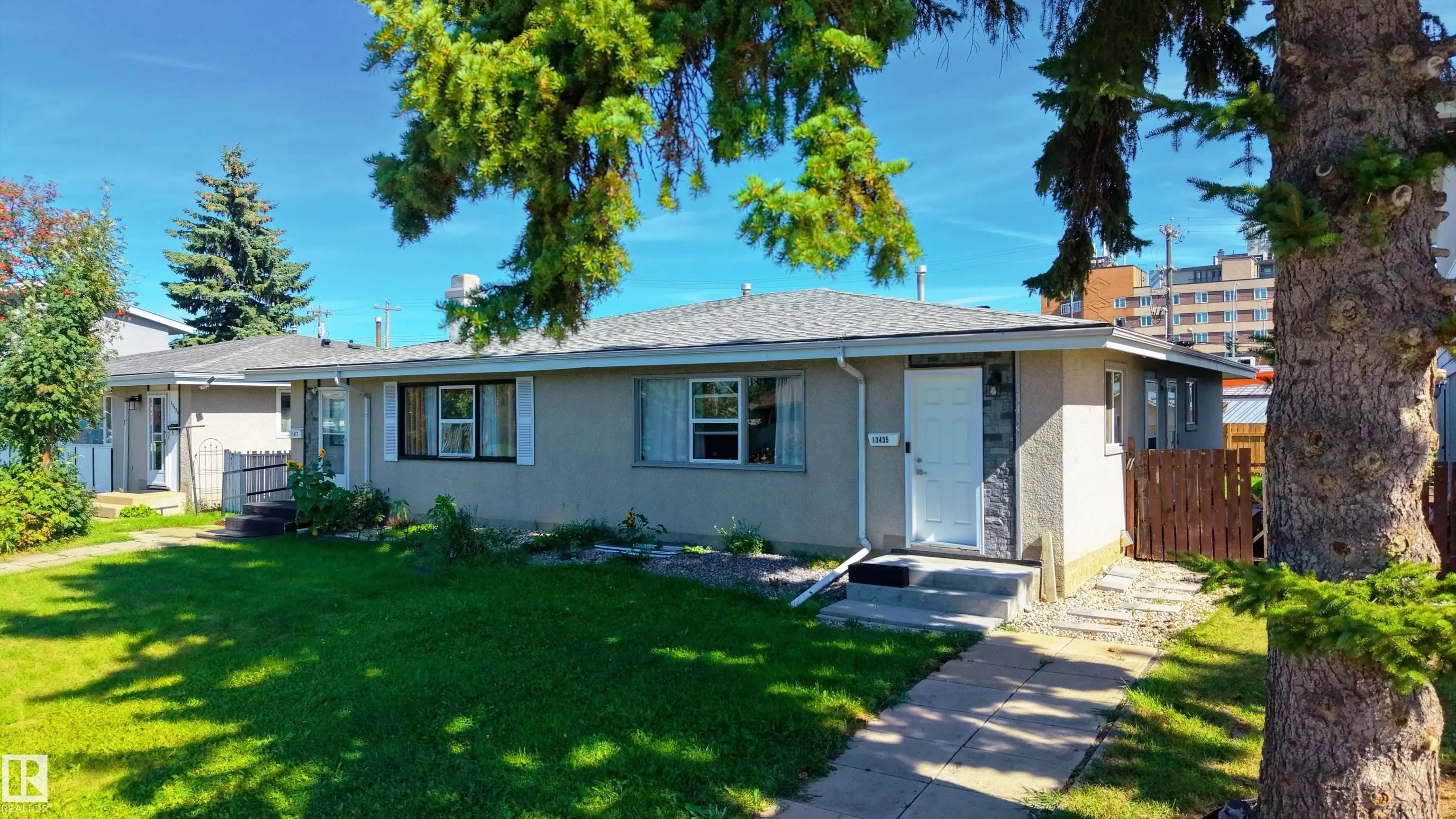 Photo for MLS®# E4506822 - home for sale at 13435 101 Street Northwest, Rosslyn, Edmonton AB